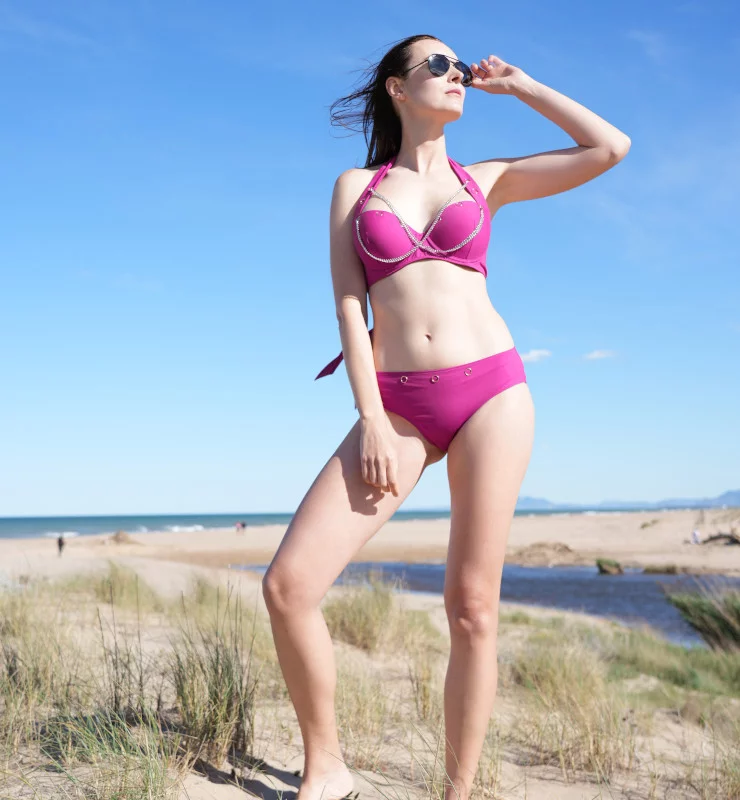 ShowBee SwimIt bikini top and tanga in beautyberry rose color with golden rings, ready to attach our beautiful ShowBee Fantasies. Front view.